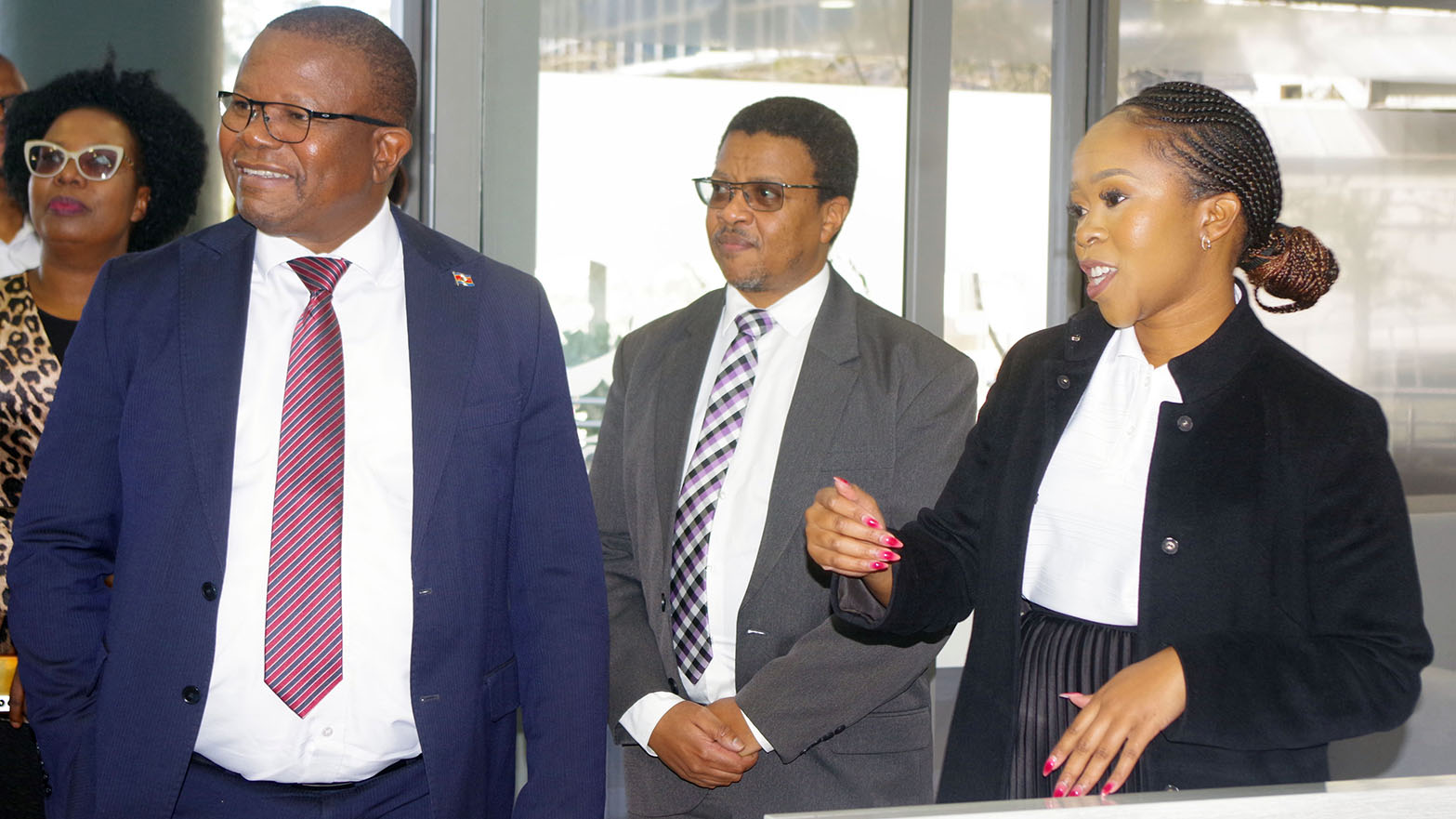 Minister for Commerce, Industry and Trade Manqoba Khumalo (L) being taken through the suite of services on offer at the Business One-Stop Shop by the facility’s coordinator Nokwethu Mavuso (R), while EIPA CEO Sibani Mngomezulu looks on. (File pic)